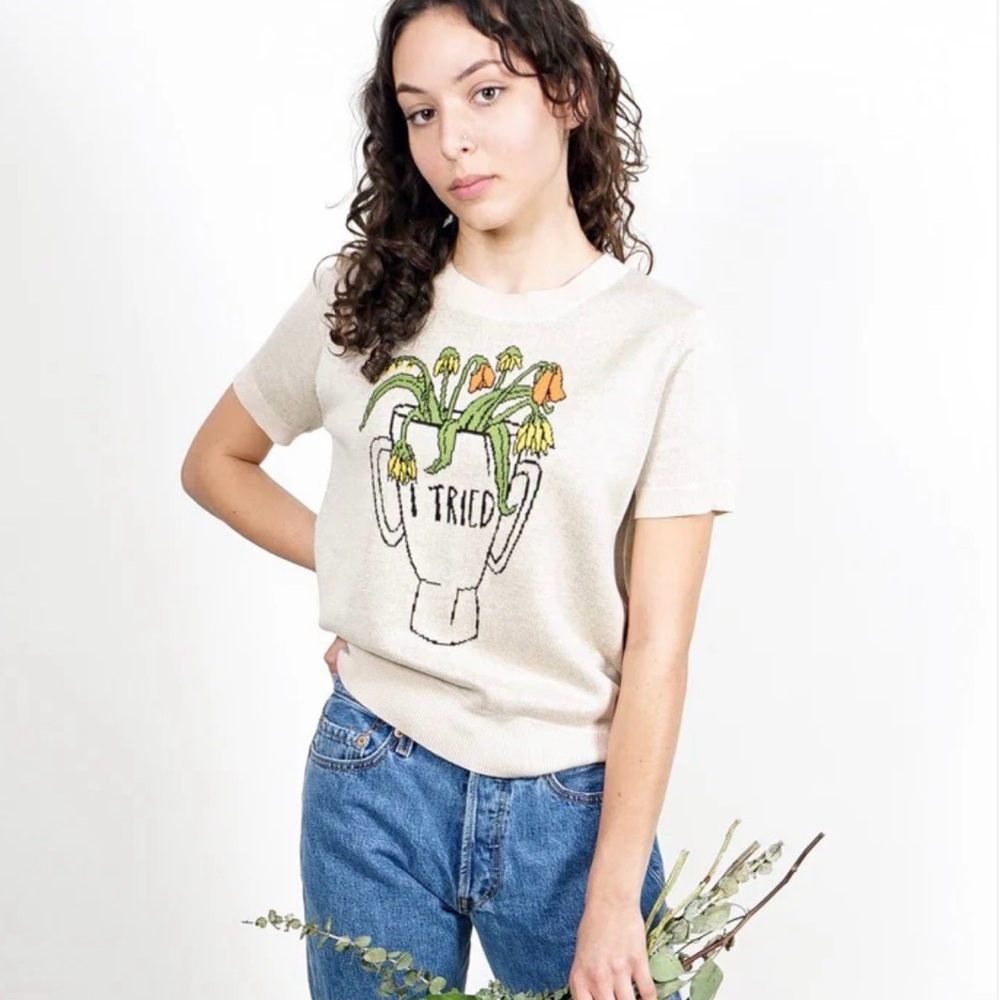 Saint Geraldine Cream Graphic T-Shirt with Floral Design Size L